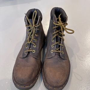 Dr Martens Men’s Size 11 Distressed Brown Lace Up Like new.
